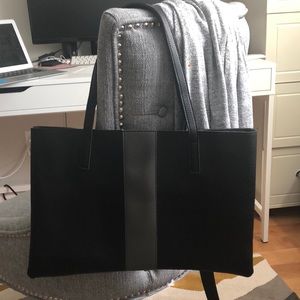 Black leather shoulder tote